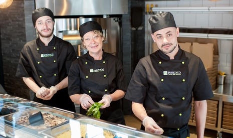 Photo de franchisés Basilic & Co pour illustrer les journées de rencontres franchise