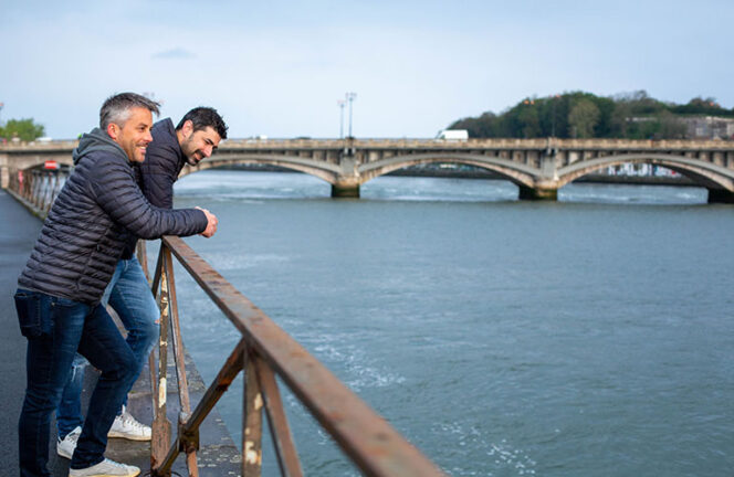 Romain Cluze et Laurent Bassi à Bayonne lors de leur road trip au Pays Basque pour la carte printemps-été Basilic & Co