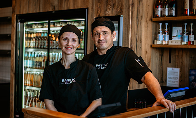 Fabien et Pauline Flouriot dans leur nouvelle pizzeria Basilic & Co Cholet (Plessis)