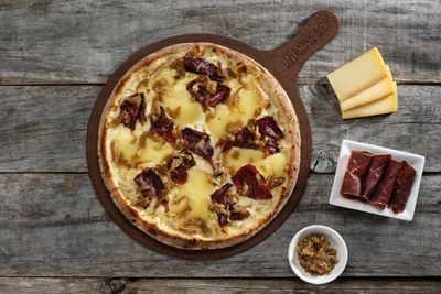 Pizza de saison Basilic & Co aux saveurs helvétiques